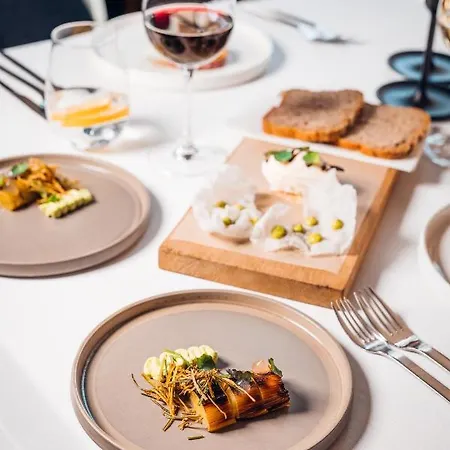 Hot_elarnia & 호텔